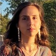 Soy una persona comprometida, resolutiva y creativa. He terminado bachillerato con una nota media de 9,72 y ahora voy a empezar a estudiar un doble grado de psicología y criminología. Además, debido a mi expediente académico, tuve la oportunidad de partic