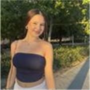 Profesora de apoyo escolar especializada en la materia de inglés con un nivel bueno y buenas calificaciones