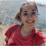 Soy una chica italiana graduada en lenguas modernas a punto de sacarse un doble máster en estudios lingüísticos, literarios y culturales