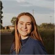 Profesora de inglés, música y refuerzo con el grado de Educación Primaria y un C1 en inglés en Valladolid