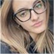 Studentessa con un’ottima media in economia turistica, disposta ad aiutare tutte le persone che non capiscono bene questa materia