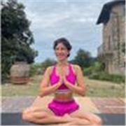 Insegnante certificata Yoga Alliance, ti accompagno in una pratica di Vinyasa o Yin Yoga pensata su misura per te