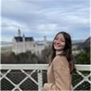 Sono una studentessa universitaria in Scienze della Mediazione Linguistica e, studiando tedesco, spagnolo e inglese, offro lezioni presenziali e online