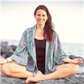 Profesora de yoga con 18 años de experiencia y  en formación continua. 