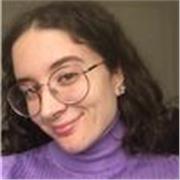 Laureata in Editoria e scrittura e appassionata di letteratura impartisce lezioni di letteratura italiana
