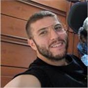 Laureato in Ingegneria informatica, offre lezioni delle materie scientifiche