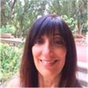 Laureata in Economia impartisce lezioni di matematica, diritto, italiano, storia, ragioneria