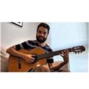 Clases de guitarra personalizadas. Aprende desde cero o mejora tu nivel con tus canciones favoritas. Online o presencial