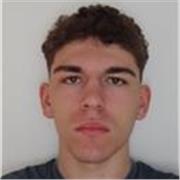 Antiguo jugador de futbol durante 8 años, actual jugador de baloncesto por 13 años