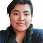 Psicóloga educativa imparte conocimiento a niños de entre doce y diecisiete años