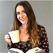 Profesora de inglés y catalán con 14 años de experiencia: mejora tu pronunciación y gana fluidez en clases online personalizadas.