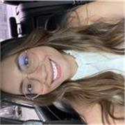 Abogada especialista en derecho constitucional, con interés en temas relacionados con las ciencias sociales