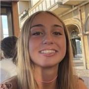 Hola buenas. Soy Irene Tosantos, tengo 19 años y estudio un doble grado de Ade con Derecho. Tengo nivel avanzado en inglés, eusker
