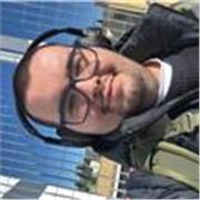 Estudiante de enfermería con conocimientos avanzados de anatomia