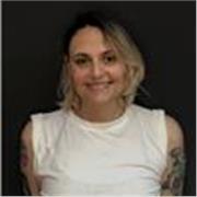 Profesora de Comunicación con enfoque estratégico y digital. Clases para estudiantes universitarios, emprendedores y profesionales