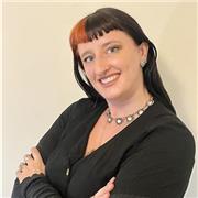 I’m a patient and creative tutor who loves making learning feel easy and enjoyable. I teach English, Spanish, Dutch, and design.