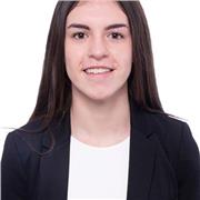 Soy una chica agradable, simpática, divertida y empática. Tengo siempre muy buena relación con los niños. Adapto a sus necesidades aquello que necesiten y lo hacemos de forma que ellos se sientan cómodos