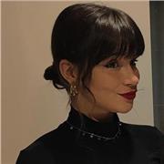 Soy una persona muy trabajadora y dedicada y además, perfeccionista. Y soy simpática sobre todo con los niños