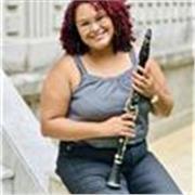 Professora de clarinete, pós-graduada, com ampla experiência no ensino musical e centenas de alunos atendidos. Minha metodologia é