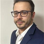 Profesor de inglés dinámico para todas las edades . Llevo 4 años preparando a niños y adultos .