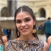 Profesora de Español Nativo que enseña a jóvenes y adultos de diversas edades