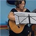 Profesora de guitarra titulada superior con experiencia tanto para niños cómo adultos!pr