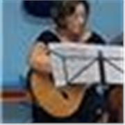 Profesora de guitarra titulada superior con experiencia tanto para niños cómo adultos!Pr