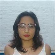 Profesora de lengua imparte clases a niños y adolescentes