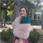 Soy Gema, tengo 20 años Doy clases particulares y me encanta cuidar y estar con los niños y niñas Soy educadora infantil, actualmente estoy estudiando Educación Primaria y estoy formándome en el curso de monitora de ocio y tiempo libre Jugando tambi