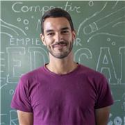 Educador y profesor que imparte clases de matemáticas con años de experiencia