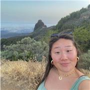 Profesora sirve de apoyo y ayuda a niños de hasta 6º de primaria