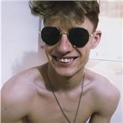 Me defino una persona que sabe motivar a la gente y dando resultados desde el primer momento con entrenamientos dinámicos y específicos para cada persona. Apto para cualquiera