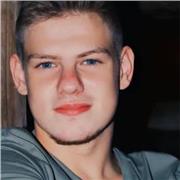 Doy clases de Matemáticas y Física. Soy un profesor que está cursando actualmente 3º del grado de Física