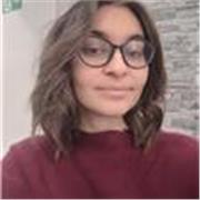Licenciada en psicología y diplomada en literatura y lengua clásica en Italia, imparte clases de italiano, incluso a TDAH
