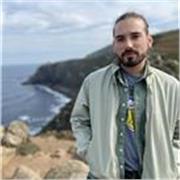 Profesor de inglés que imparte clases a niños/as de todas las edades. Adolescentes también, bachillerato incluido. Graduado en Magisterio infantil, experiencia con niños americanos durante un año (2018/2019) trabajando como Au Pair