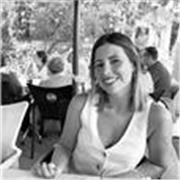 Graduada en Administración y Dirección de Empresas, con Máster en Gestión Administrativa y Máster en Formación del Profesorado