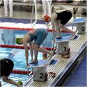 Profesora titulada de natación y nadadora profesional de élite