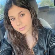 Studentessa universitaria diplomata al liceo linguistico, impartisce lezioni di spagnolo per studenti di scuole medie e superiori