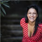Attrice professionista Insegnante di teatro e cinema Diplomata All' Accademia internazionale di teatro impartisce lezioni private