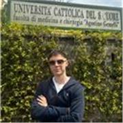Tutor per ripetizioni su misura: giovane studente di medicina alla Cattolica