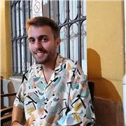 Maestro de Educación Primaria. Buen nivel de francés, y amante del deporte. Enseñanza general de las materias