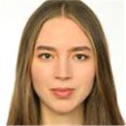 Native British, wykwalifikowana nauczycielka z ponad dekadą doświadczenia w prowadzeniu indywidualnych lekcji angielskiego