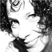 Je peux vous aider à trouver votre potentiel et l'exploiter. Comprendre les blocages et les dépasser par la danse, l'aromathérapie, le coaching (outil : Enéagramme, PNL), l'expression par la peinture, le corps,...