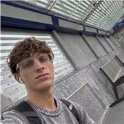 Studente universitario di sicurezza informatica offre aiuto compiti completo per le scuole elementari, medie e bienno superiori.