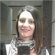 Diseñadora Gráfica que enseña a personas los conceptos de diseño, armado de archivo, manejo de programas y aplicación para redes