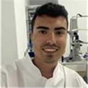 Me defino como un profesor cercano. Mi pasión es dar clases a los alumnos para que lleguen a su mejor nivel. 