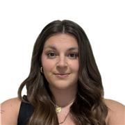 Profesor de inglés y español imparte clases a niños de todas las edades