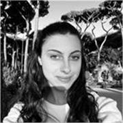 Neodiplomata al liceo linguistico impartisce lezioni di francese per chi ha difficoltà con la lingua