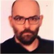 Profesor de marketing digital. Las clases van dirigidas a aquellos interesados en esta materia.