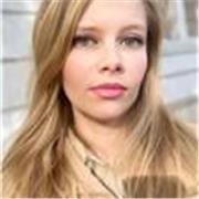 Soy profesora de inglés y español con mucha experiencia.